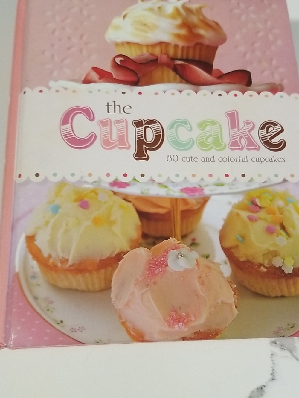 The Cupcake  80 Cute And Colorful Cupcakes  Book